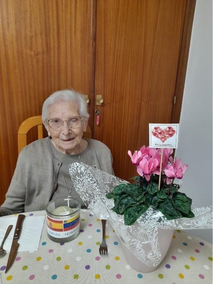 Parabéns pelos 75 anos na empresa!